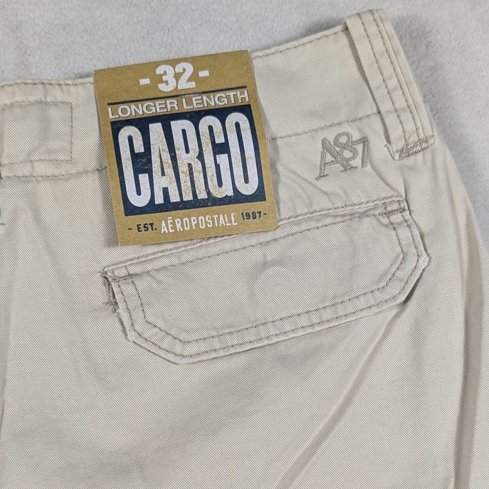 Aeropostale Men's Cargo Shorts in Light Khaki Almost New